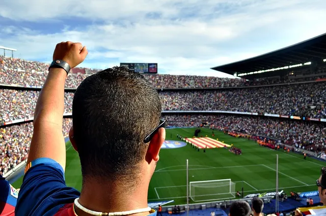 10. Choosing the ⁢Right ⁢Scarf:​ Factors to‌ Consider and Styling Tips for ⁤Soccer ⁢Fans