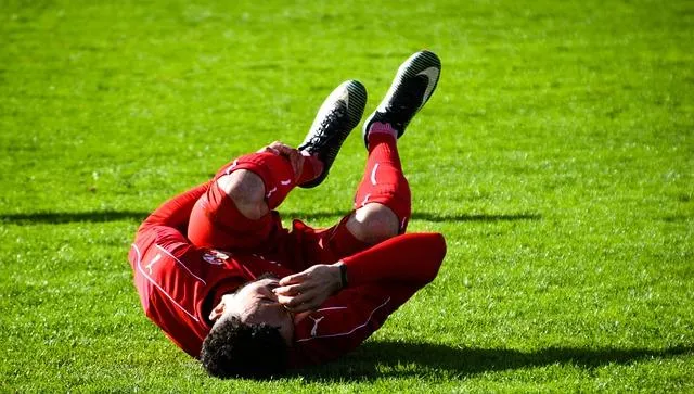 4. ​Unraveling‌ the Consequences of ​Feigning Pain:⁣ Implications⁣ for Fair​ Play and Sportsmanship