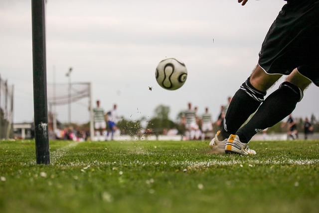 Do Soccer Goalies Wear Knee Pads? Goalkeeper Gear Explained 7 Do Soccer Goalies Wear Knee Pads? Goalkeeper Gear Explained