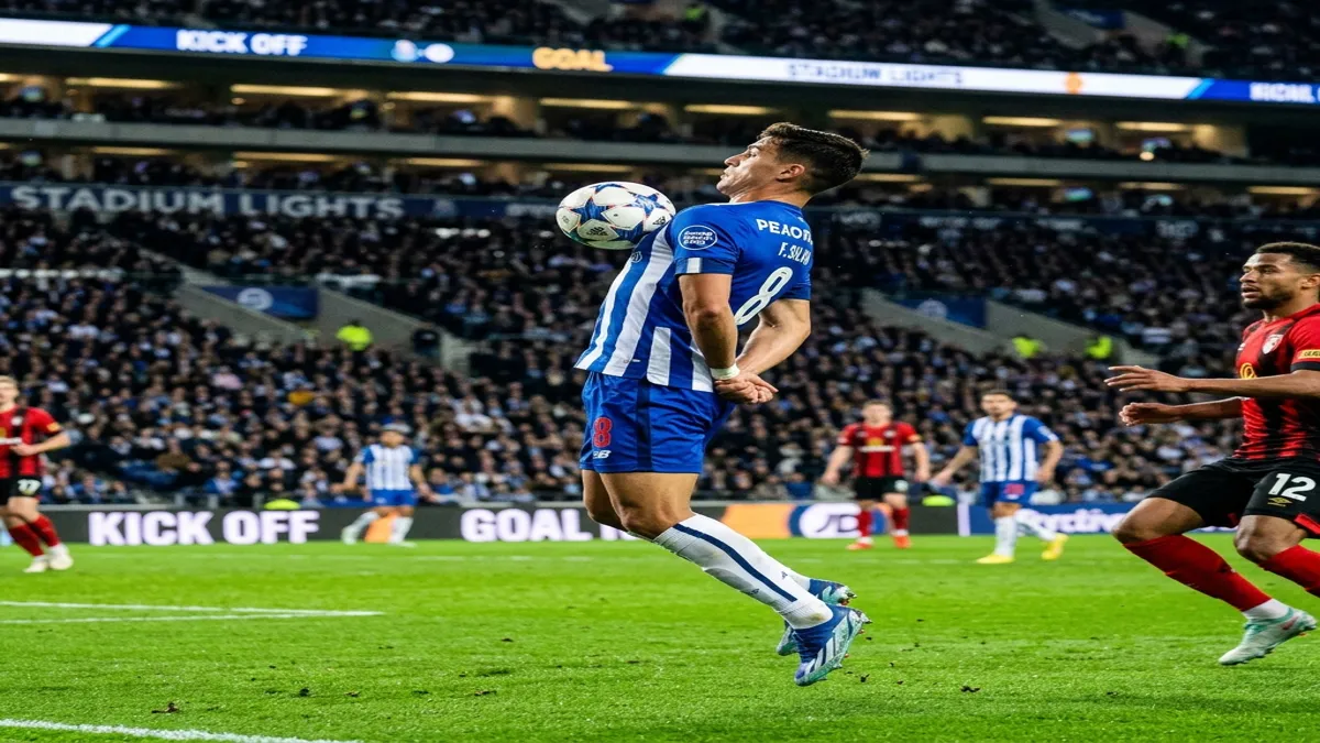 Soccer Rules: Can You Touch the Ball with Your Arms? 1 Soccer player chesting the ball with arms tucked behind back